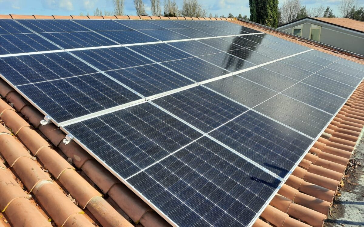 Risparmio energetico, installazione pannelli fotovoltaici